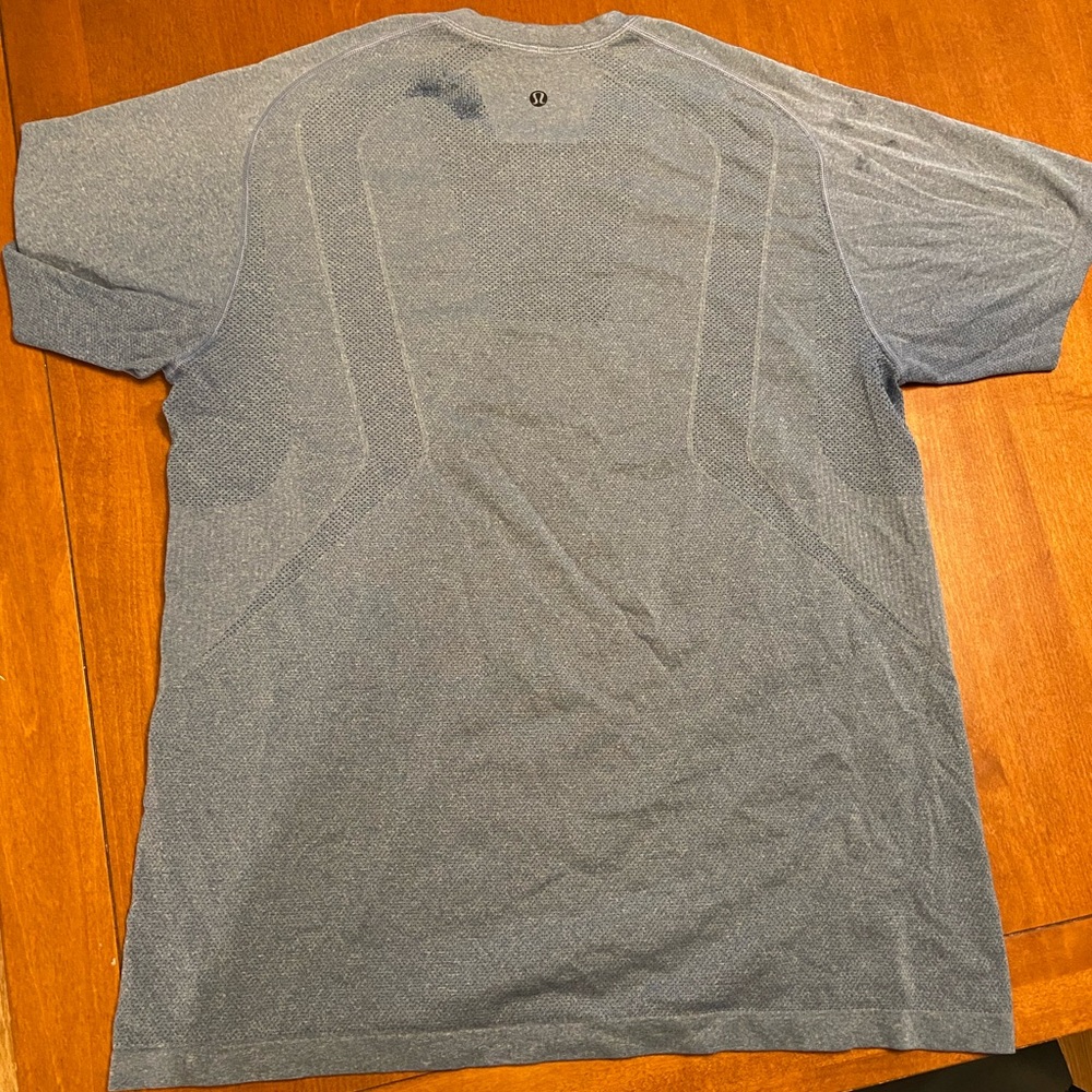 Lululemon men’s T shirt Size L - Picture 2 of 3